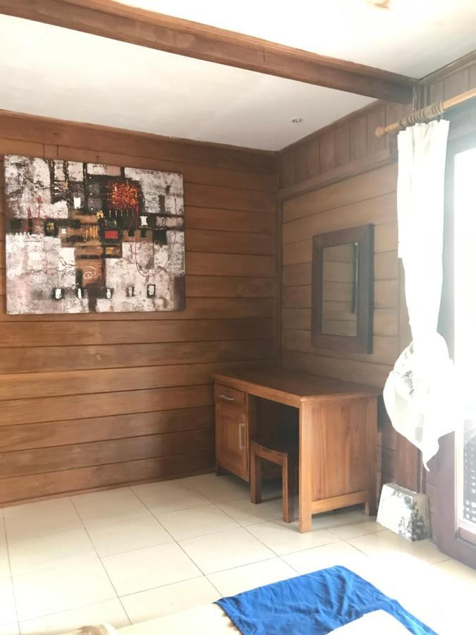 The Exile Sunset Bar & Bungalow 길리트라왕안 외부 사진